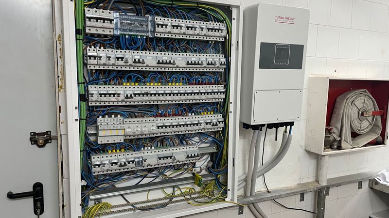 Cuadro eléctrico de un local de hostelería en Sevilla con todos los circuitos rotulados y protegidos